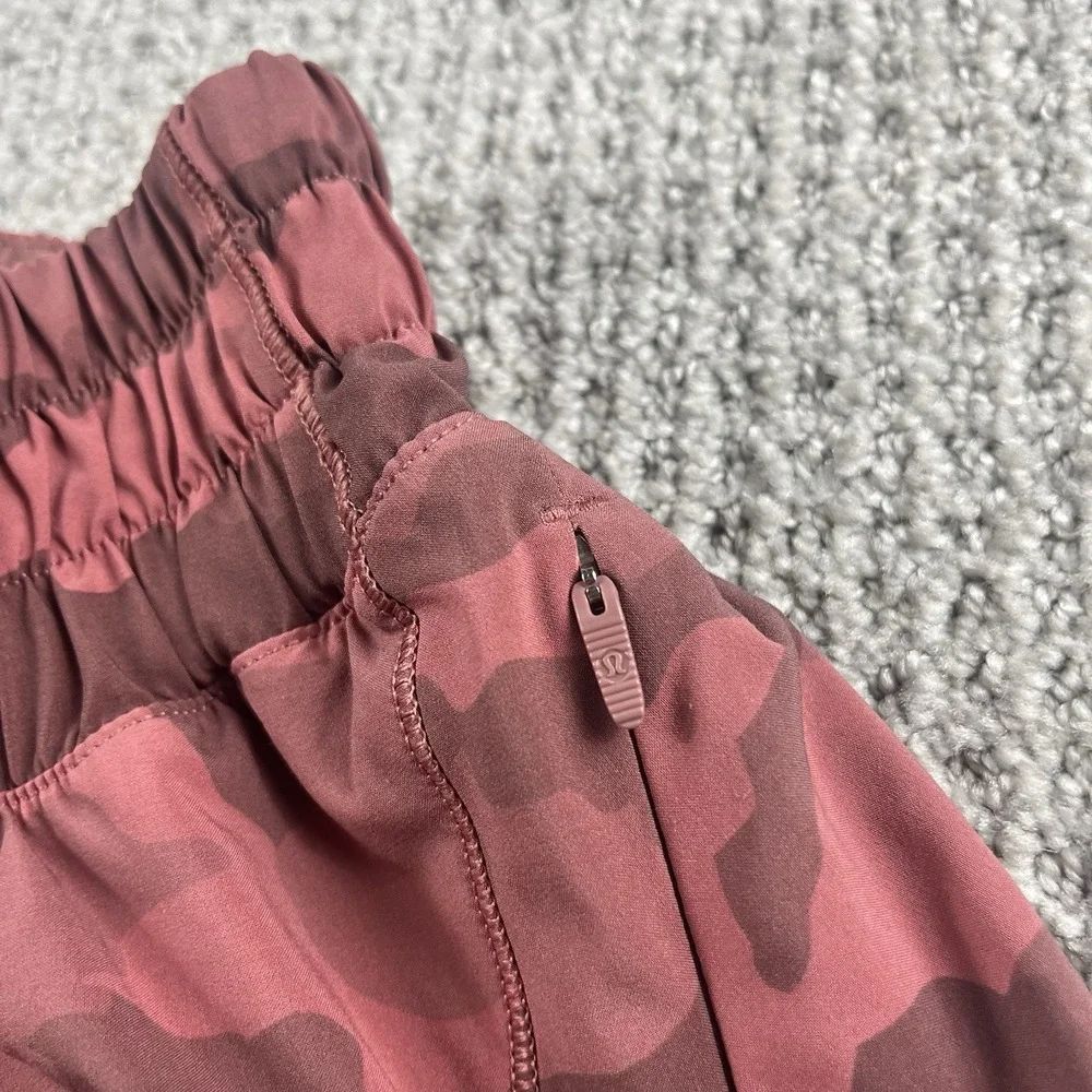 Lululemon Track That Mid Rise Lined Shorts Camo Brier Rose Multi Women's Size 0